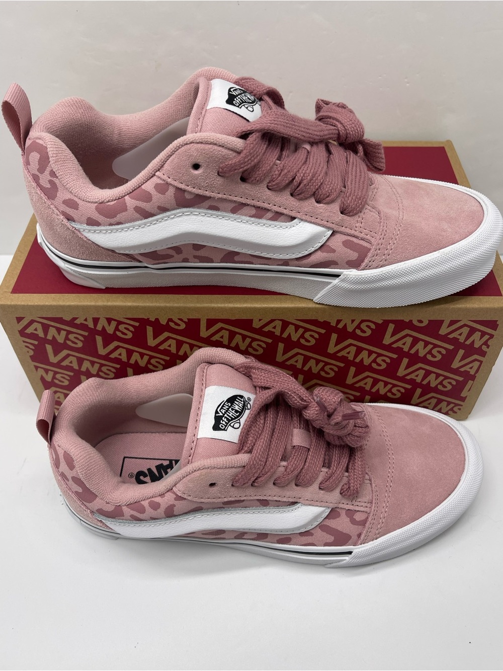 Vans WMNS Knu Skool
LEOPARD Misty Mauve
VN000D2TFPR Sneakers Skate
Leopard - Picture 2 of 15